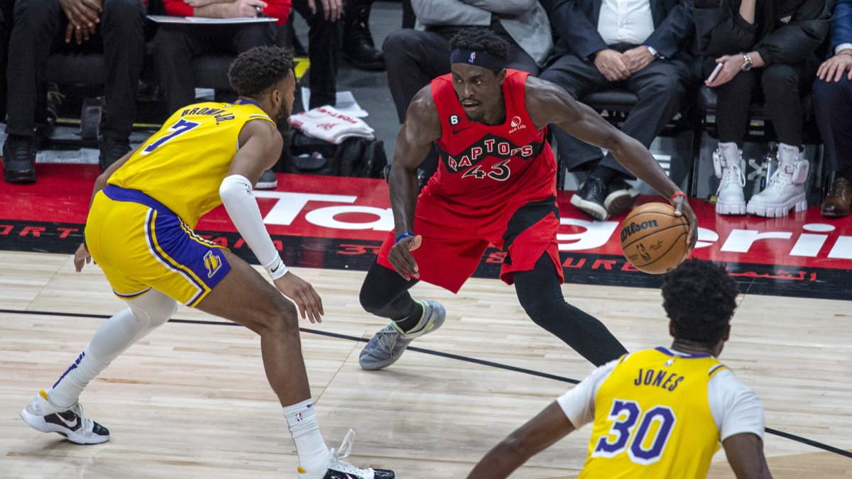 Pascal Siakam (c) fue un factor desequilibrante en el triundo de los Raptors.