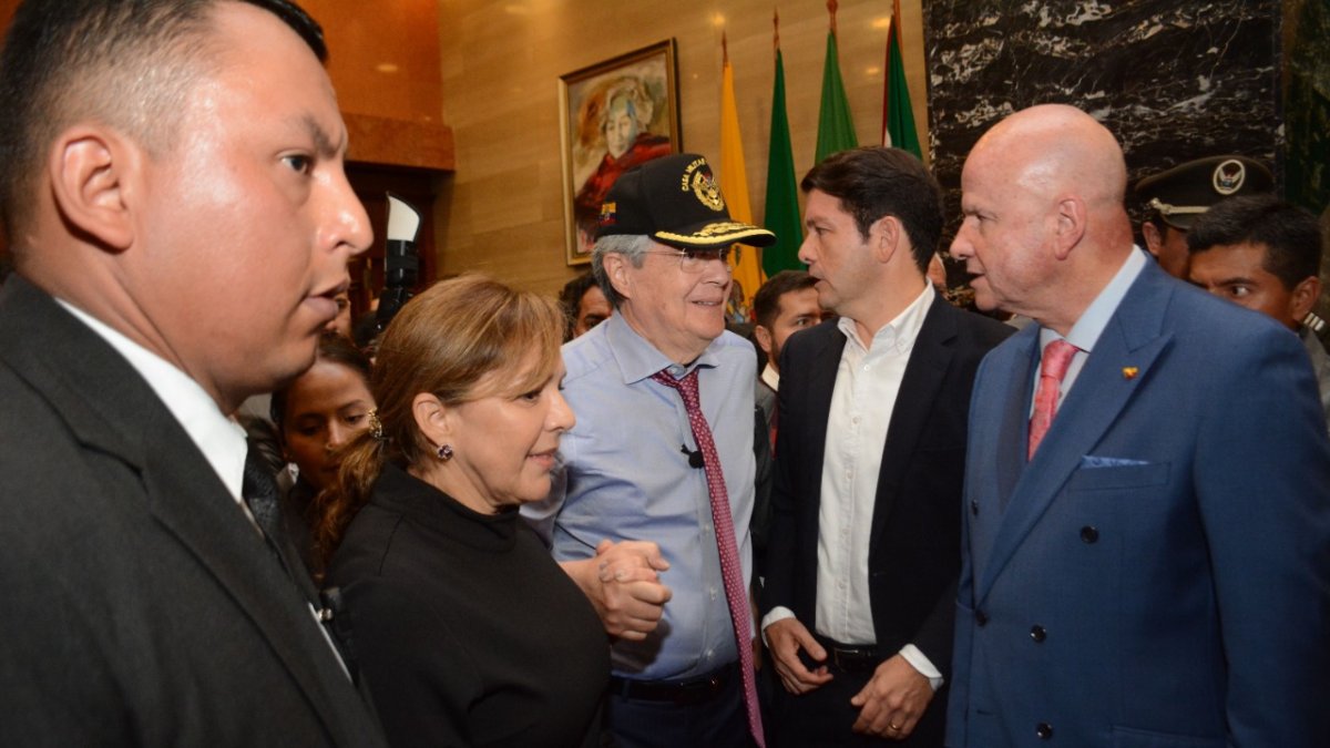 Documento. El presidente Guillermo Lasso entregó la reforma el miércoles pasado en la Asamblea Nacional.