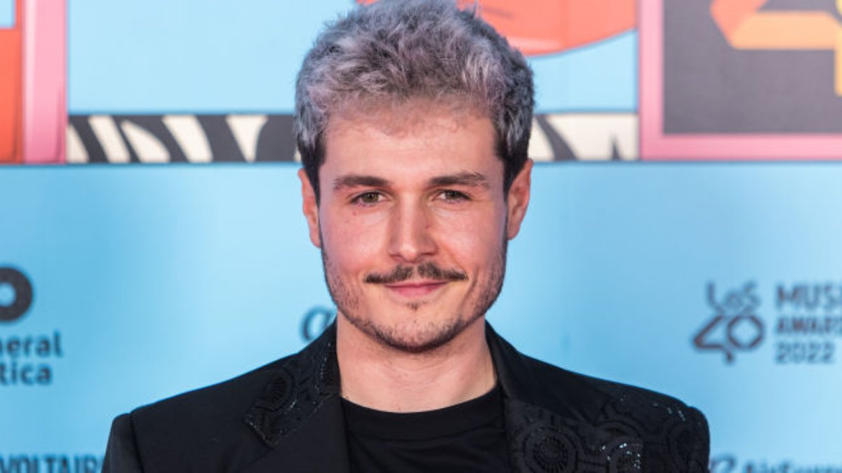 El artista de 26 años compara lo que le ha vivido con el hábito de haber fumado toda la vida.