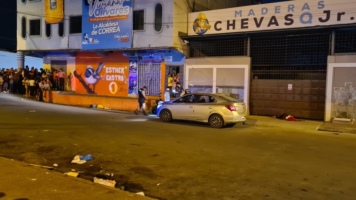 Yaguachi. La policía recorrió la zona, recabando indicios tras la balacera.