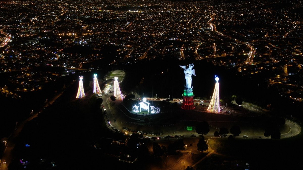 Acogida. El Panecillo es turístico y las visitas aumentan en este mes.