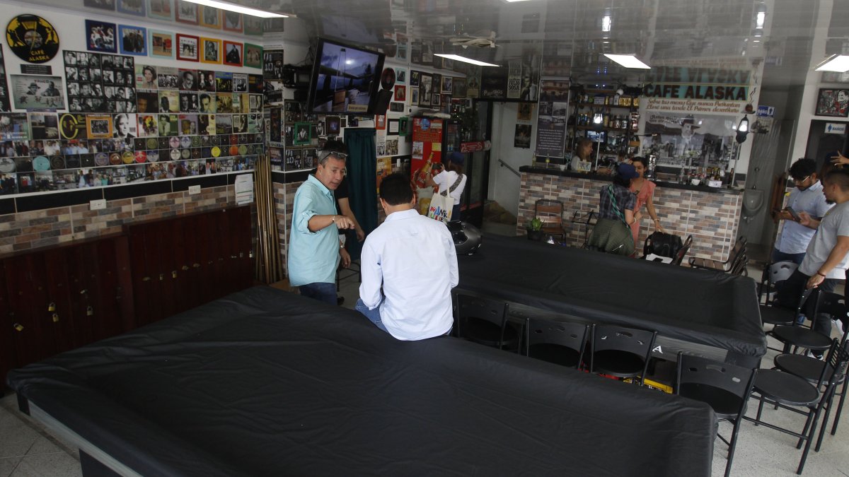 Lugares. El Café Alaska, un rincón bohemio y tanguero que abrió en 1937, dos años después del accidente aéreo en Medellín en el que murió Carlos Gardel.