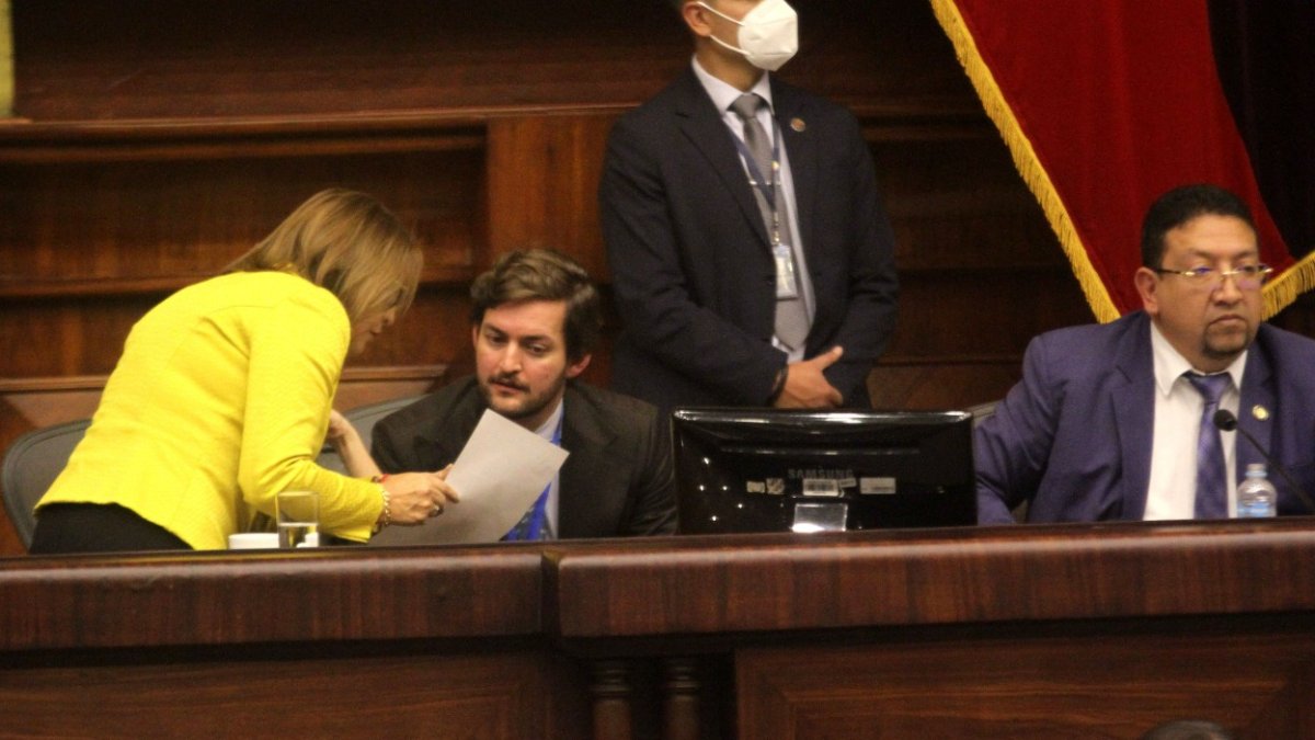 Documento. La moción fue presentada por el jefe de la bancada del Partido Social Cristiano, Esteban Torres.