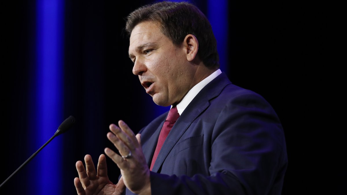 El gobernador de Florida, Ron DeSantis, en una fotografía de archivo. EFE/EPA/Caroline Brehman