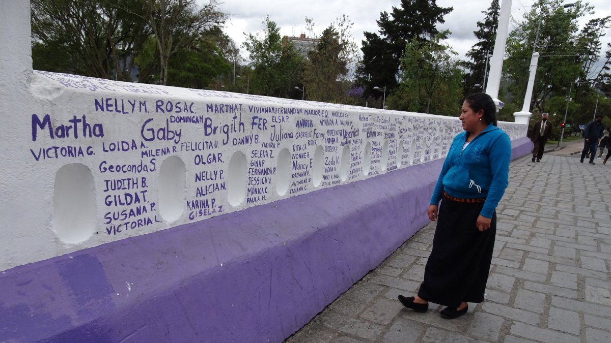 Nuevo nombre. El puente en 1930 fue bautizado como Mariano Moreno. A partir del 25 de septiembre del 2020, el Cabildo de Mujeres con su posición obligó a la Municipalidad de Cuenca a cambiarlo.