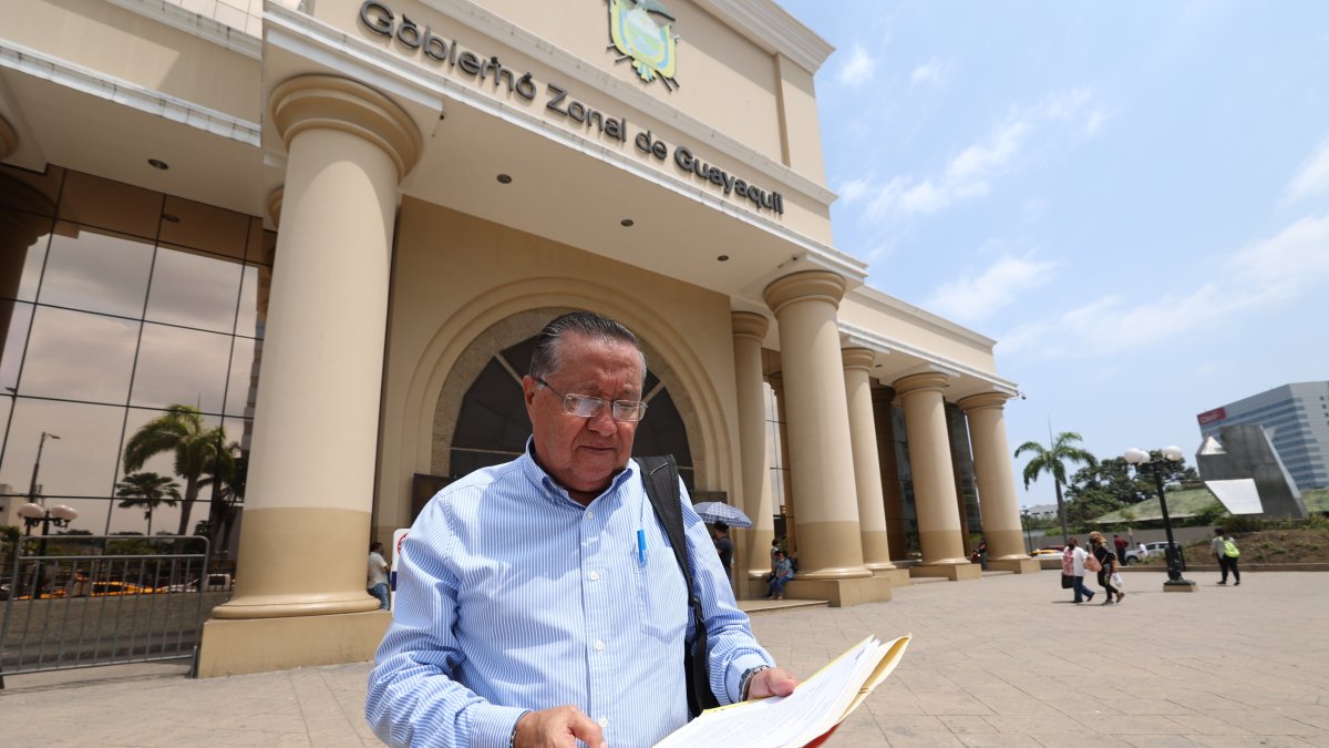 Situación. Bryon Moya logró reunirse con la Senescyt para recibir respuesta, pero no le dieron solución.