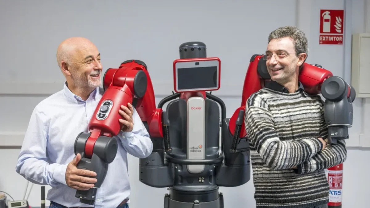 Avance. Los catedráticos de la Universidad de Granada (España), Juan Manuel López Soler (i) y Eduardo Ros Vida