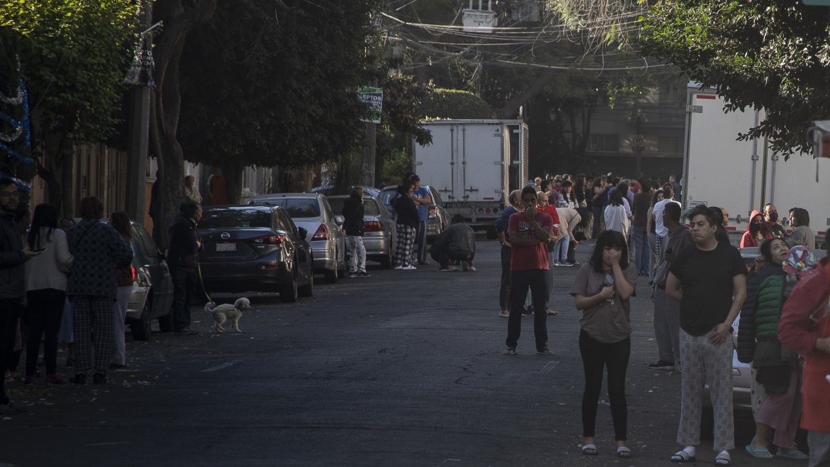 Miles de mexicanos salieron a las calles por el susto