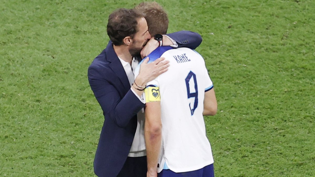 Harry Kane (9) falló el penal que pudo servir para el empate contra Francia.