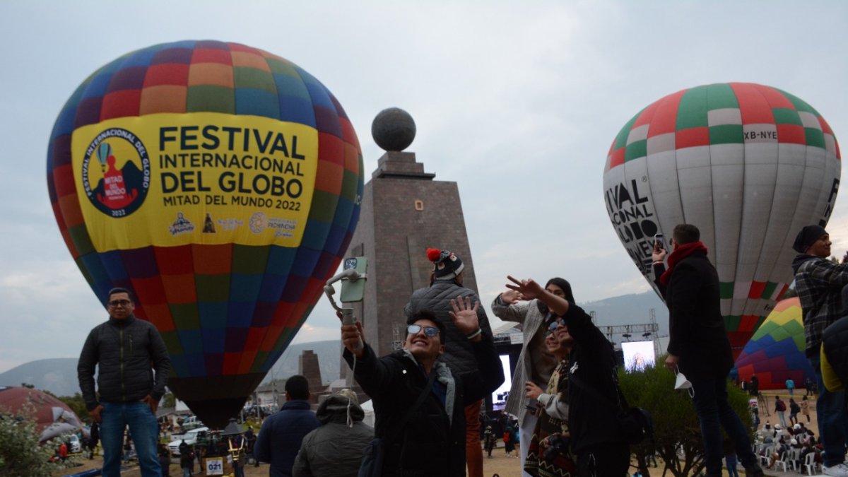 La exposición y vuelo de los globos aerostáticos era para tres días, pero solo se realizó en dos jornadas.