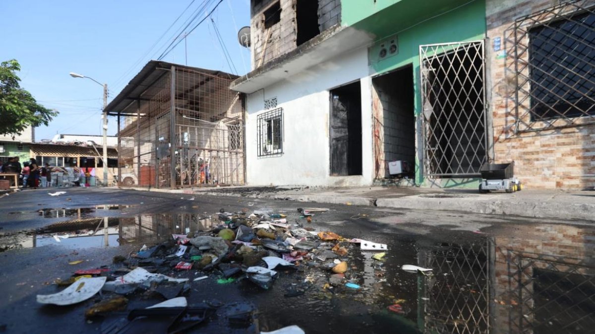 El incendio habría iniciado a las 06:30, aproximadamente, según versión de los moradores.