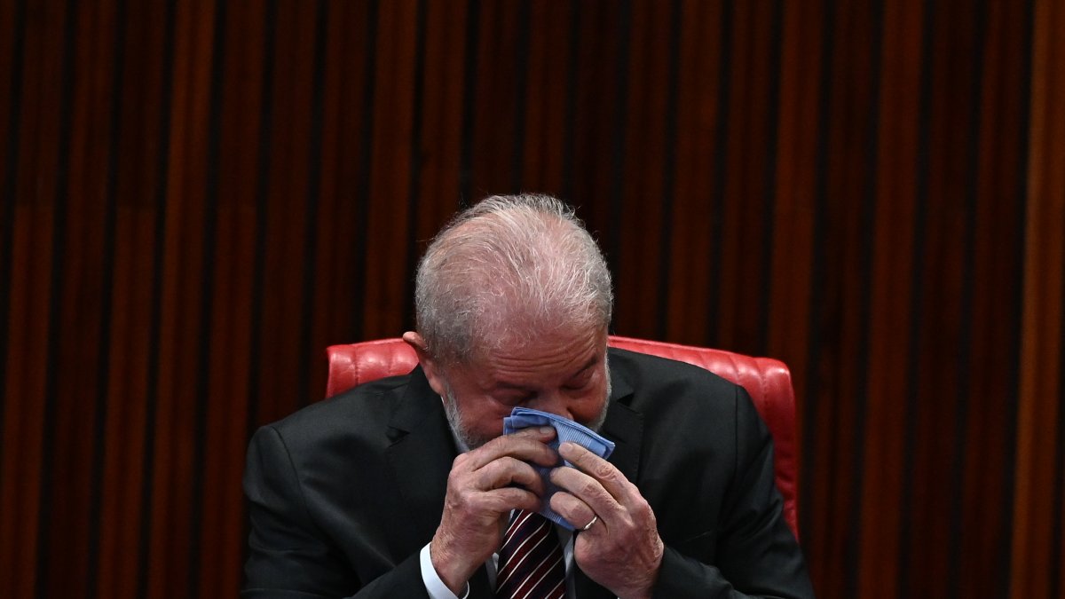 El electo presidente de Brasil Lula Da Silva, se emocionó tanto y no pudo evitar que le salgan las lágrimas