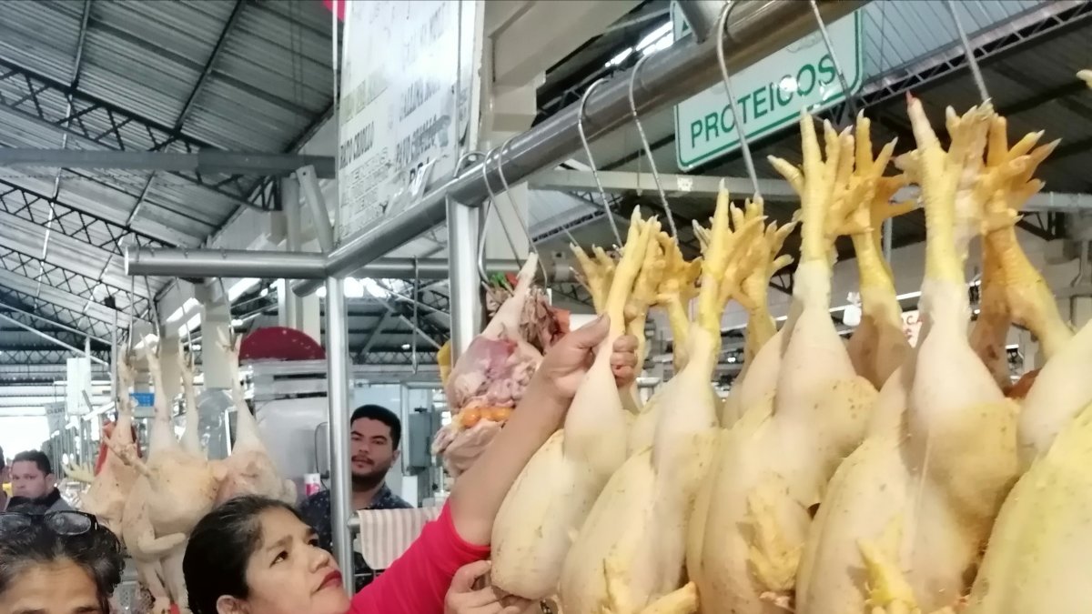 Mercado.- Las avícolas y centros de carnes están abastecidos, en la foto el mercado Caraguay, en Guayaquil.