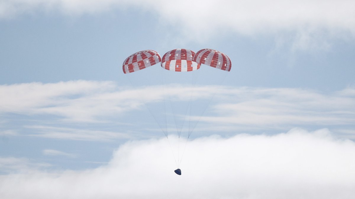 La misión de rescate de la cápsula Orion frente a la costa de Baja California, México, el 11 de diciembre de 2022.