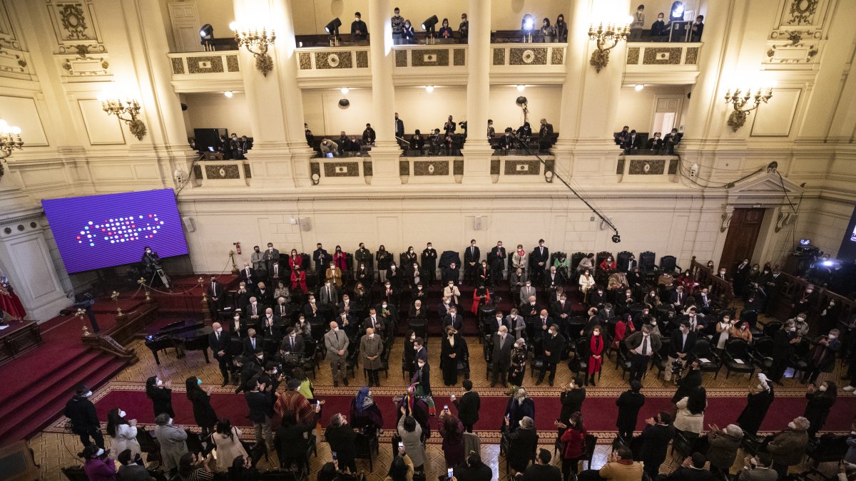 Vista general del pleno de la Convención Constitucional, en Santiago (Chile), en una fotografía de archivo. EFE/Alberto Valdés