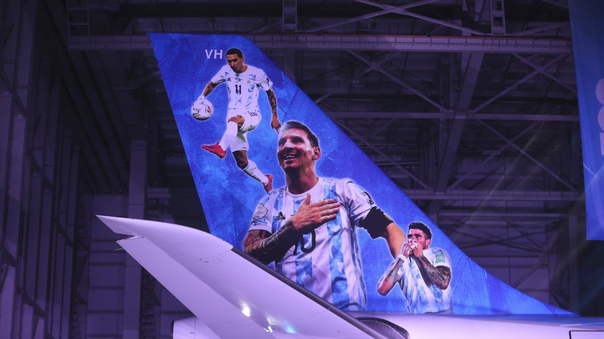 Detalle hoy 14 de diciembre del avión Airbus a330-200 de Aerolíneas Argentinas que llevó al seleccionado de fútbol y a los hinchas al Mundial de Qatar 2022.