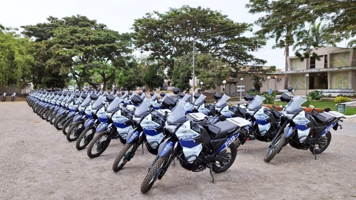 Adquisición. Además de las motos, se compraron camionetas, autos  y un bus.
