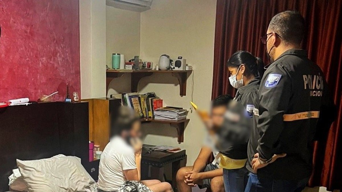 Los agentes fiscales acudieron a los domicilios de los aprehendidos para recabar documentos.