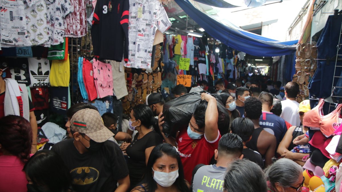 Comercio. Las típicas compras navideñas que se realizan en la Bahía.