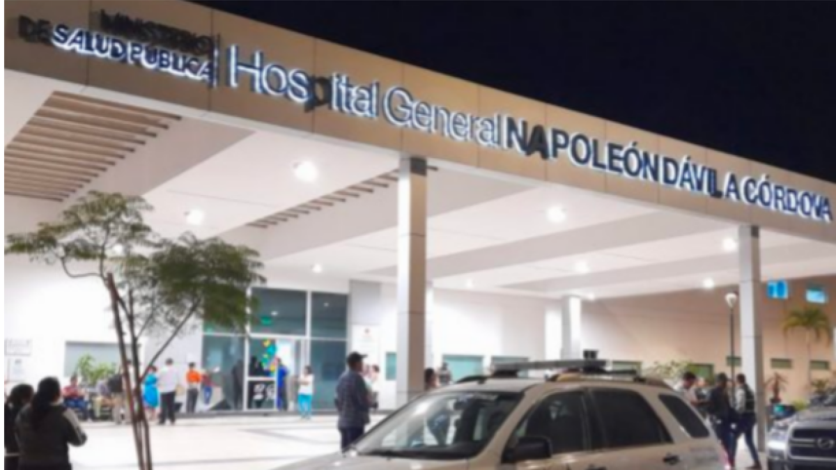 El hospital Napoleón Dávila, de Chone, fue blanco de un ataque armado y toma de rehenes.