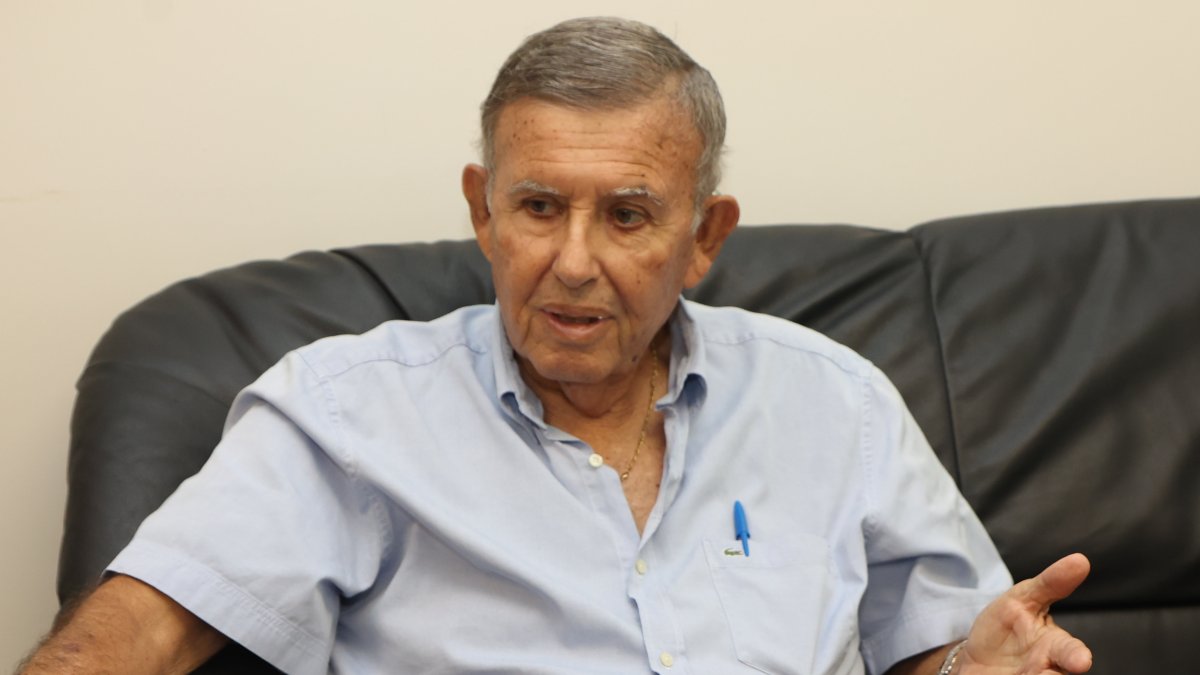 En la administración de Cynthia Viteri ocupó algunos cargos, entre ellos el de director de Aseo y Mercados..