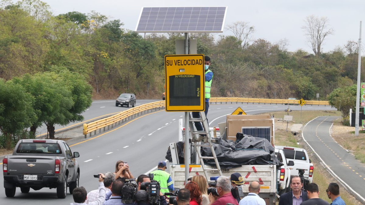 Mirada. En agosto, la CTE convocó a periodistas a un chequeo de radares en la vía a la costa, ante quejas.