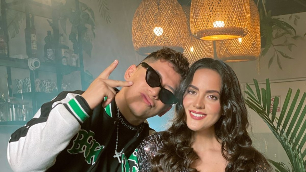 Diego Villacís junto a Sophy Mell en un tema de proyección internacional.