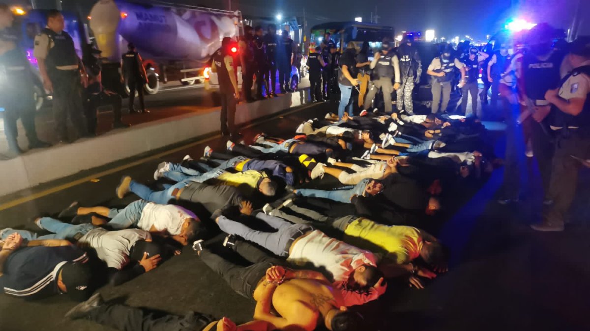 Guayaquil. Entre los integrantes de la banda de JR hay militares.
