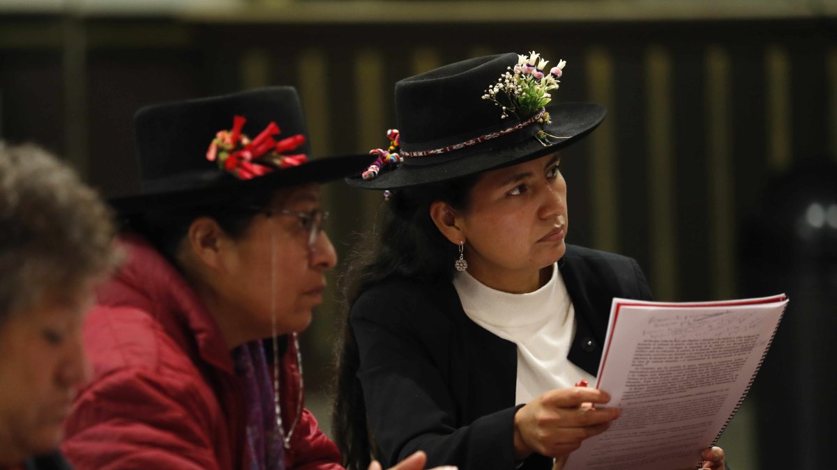 Mujeres indígenas en un encuentro de ochos países de la región, efectuado en Lima, Perú, en agosto de 2022.