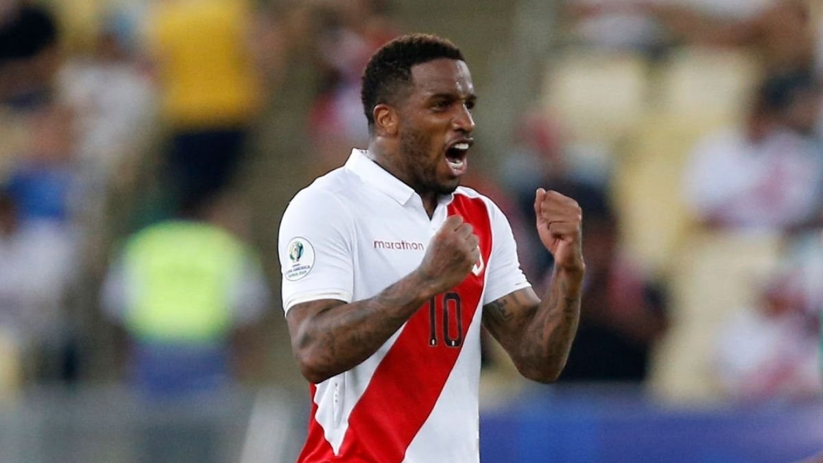 Con 38 años de edad, la 'Foquita' Farfán dice adiós al fútbol.