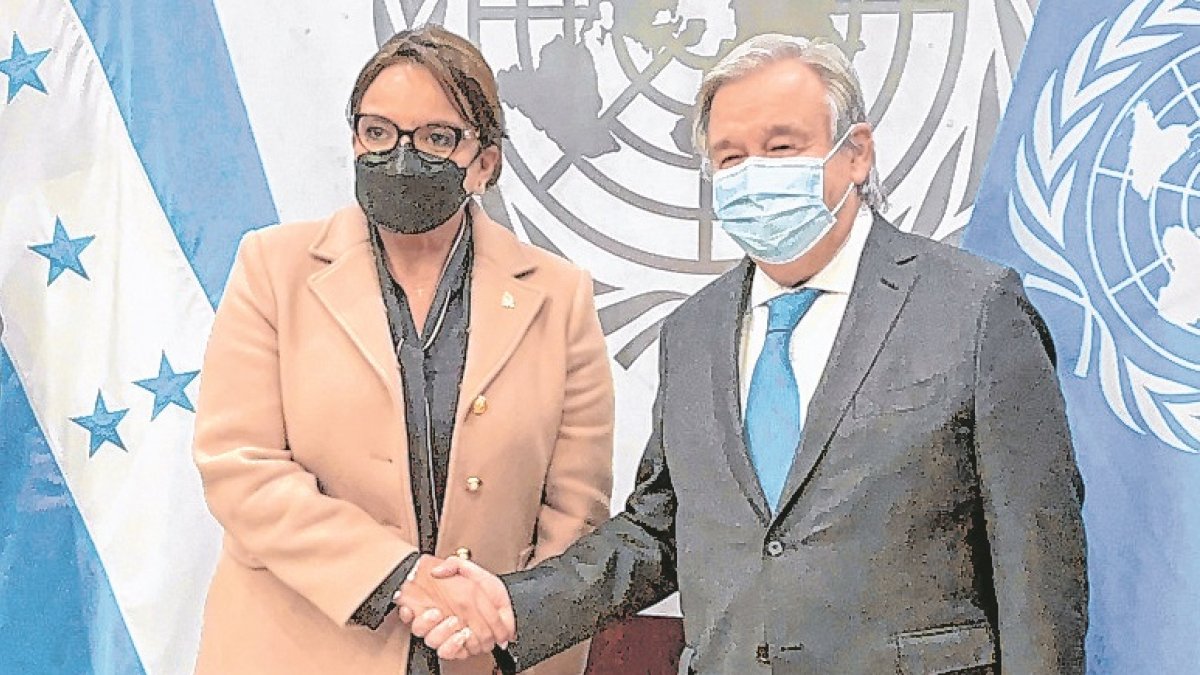 La presidenta de Honduras, Xiomara Castro, y el Secretario General de la ONU, António Guterres.