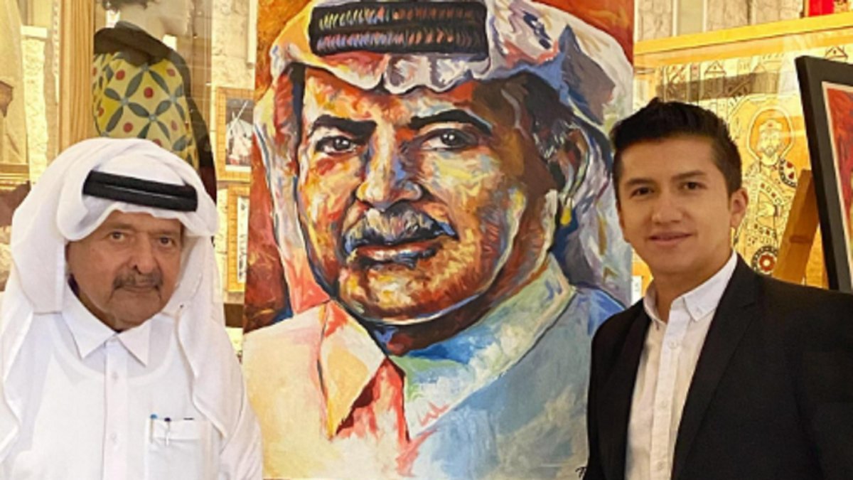 Franz del Castillo junto a Sheikh Faisal Bin Qassim Al Thani, en el museo FBQ de Qatar, donde expuso 150 obras ecuatorianas.