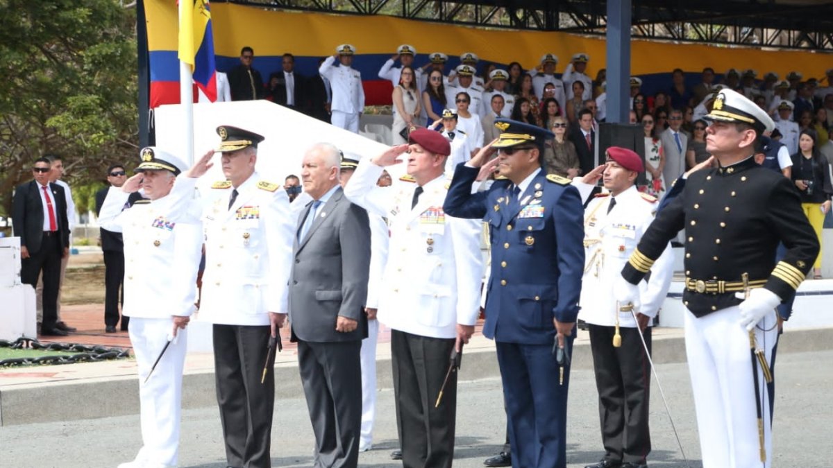 La ceremonia se realizó en la Escuela Naval, ubicada en la Base Naval de Salinas, Santa Elena.