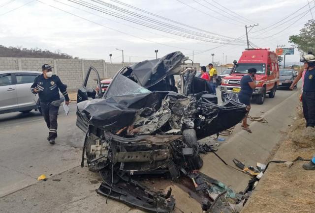 Un Muerto Deja Un Choque Entre Auto Y Bus Escolar