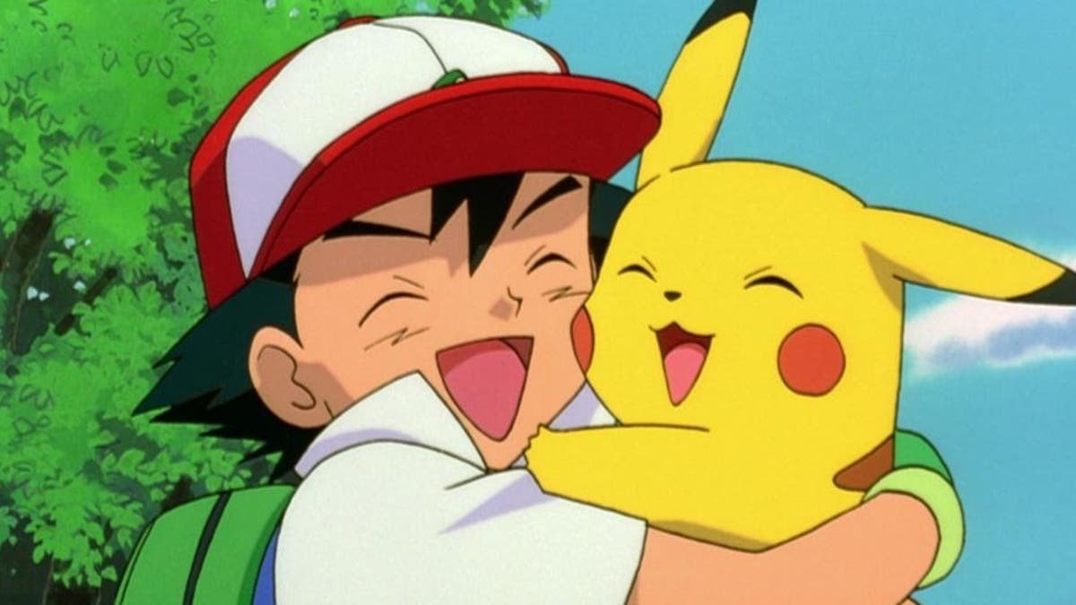 Ash Ketchum junto a Pikachu.