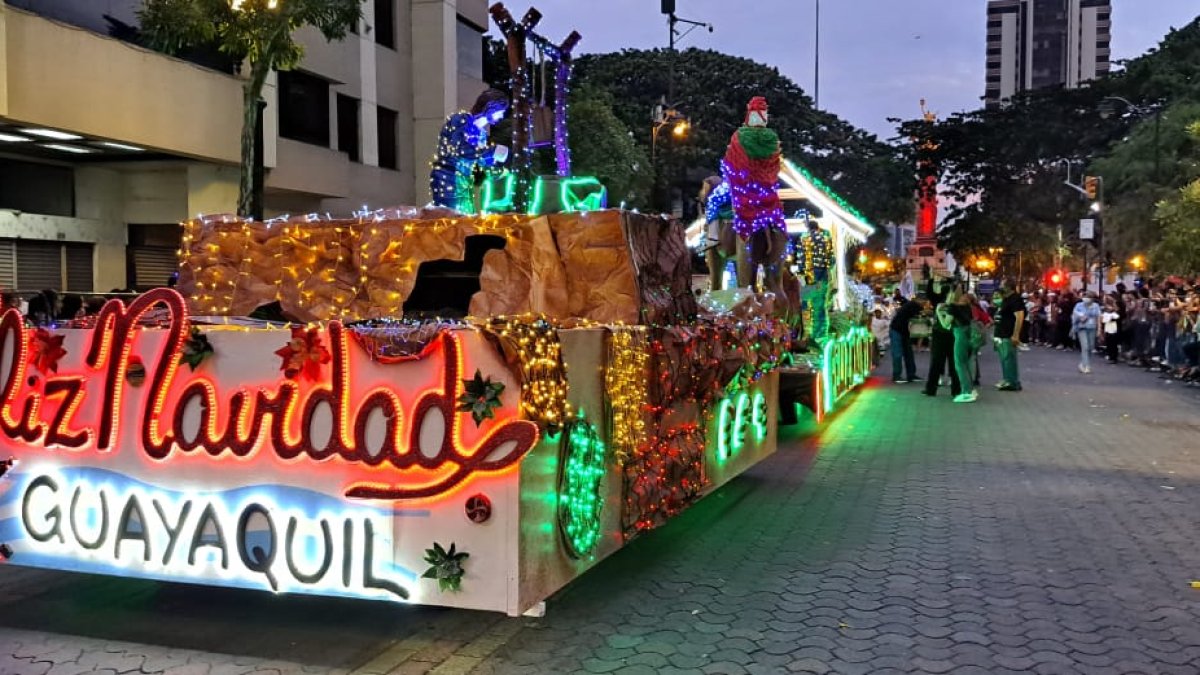 La marcha de las carrozas obligó al cierre temporal de las calles aledañas