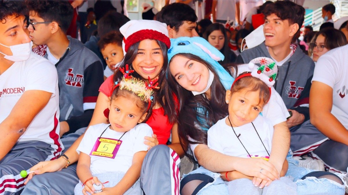 Los estudiantes de La Moderna agasajaron a niños de dos escuelas.