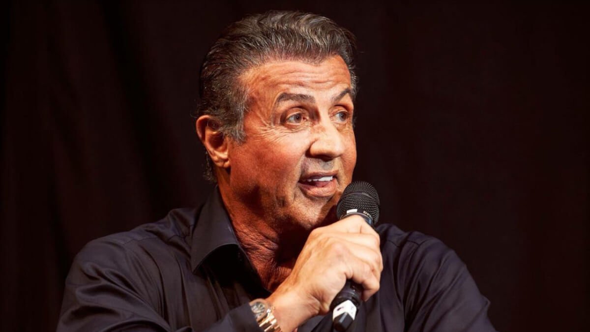 El actor de 76 años había pactado un tiempo establecido para compartir con sus fans. Y eso, al parecer, no se respetó.