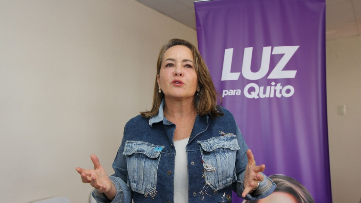 Tiene estudios en Desarrollo Local y Descentralización, así como una especialidad en Gobierno y Liderazgo Político