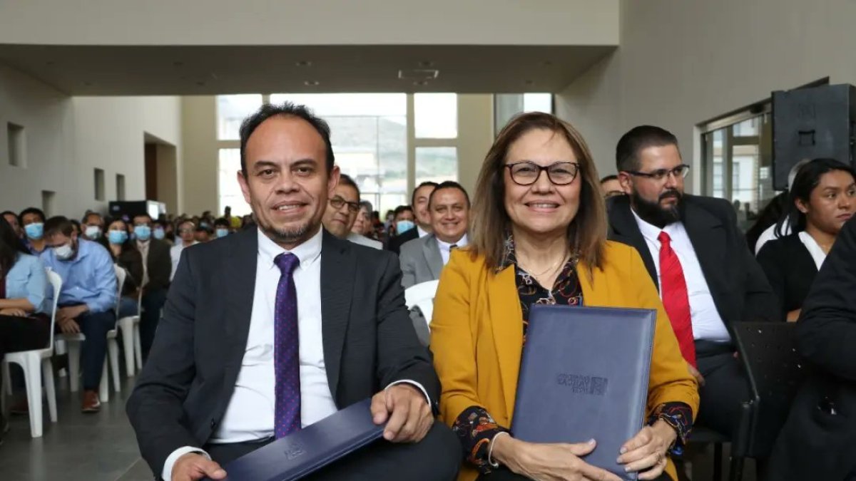 Jorge Rosales y Carmen Vanegas recibieron sus credenciales como nuevas autoridades.
