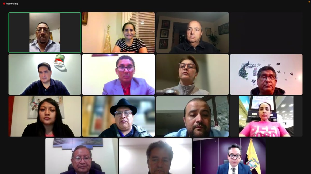 A las 21:01 del 18 de diciembre de 2022 el presidente Saquicela desistió de la sesión 833