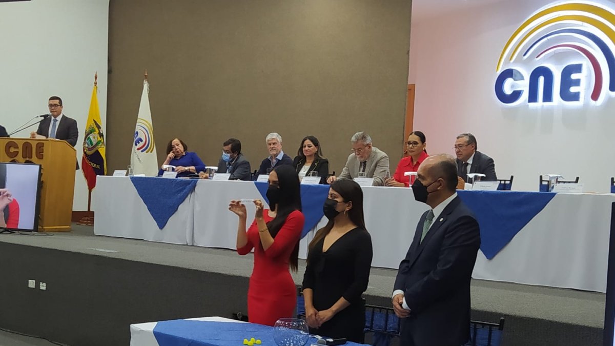 El sorteo de las fechas y las dignidades para los debates se desarrolló este 20 de diciembre en la planta central del CNE.