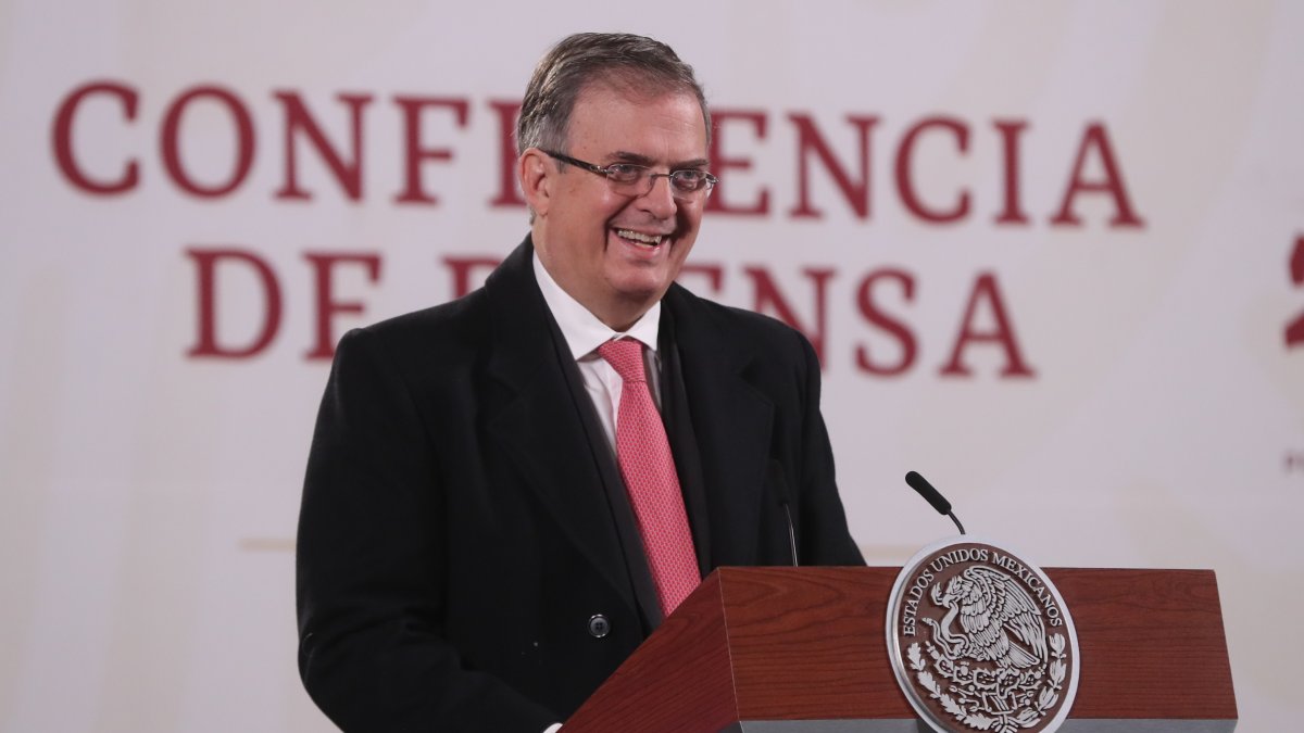 El secretario de Relaciones Exteriores de México (SRE), Marcelo Ebrard, habla del tema. EFE /