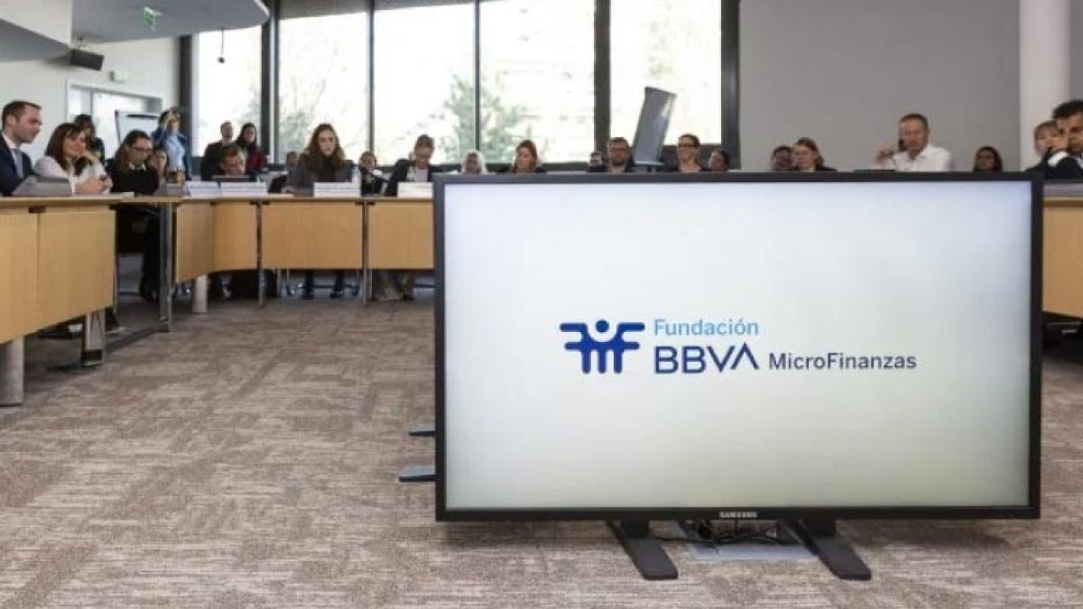 Reunión.- Ejecutivos de la Fundación Microfinanzas BBVA