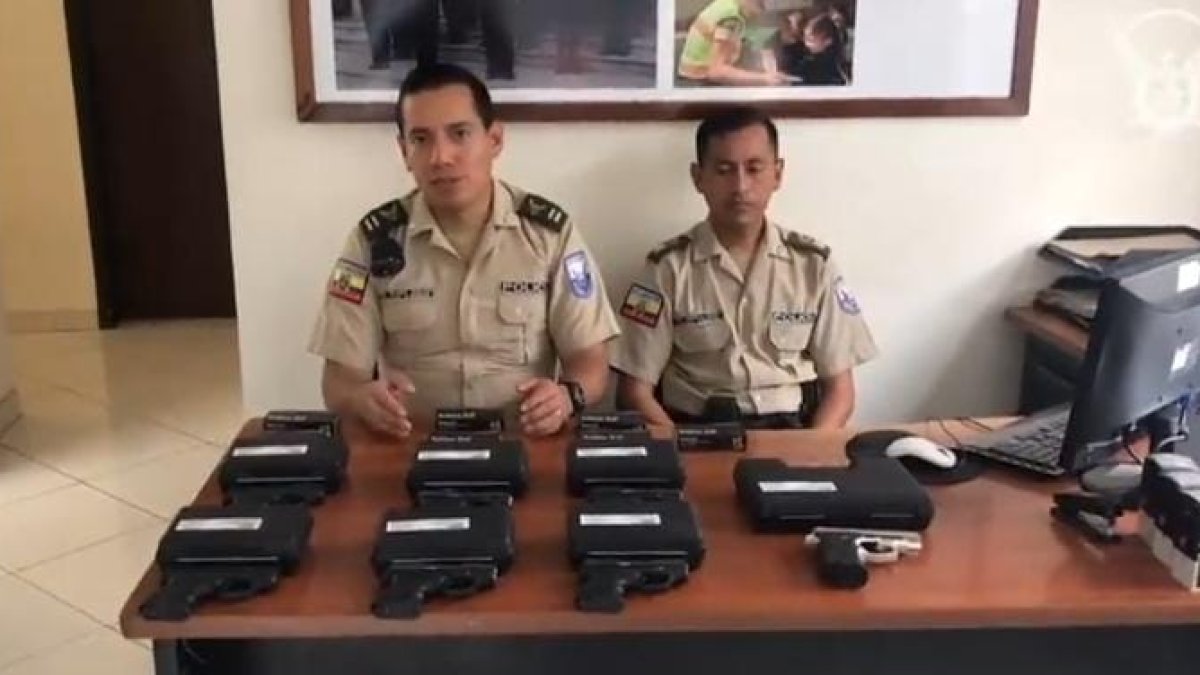 Captura. Personas aún desconocidas pretendían enviar armas a través de una encomienda.