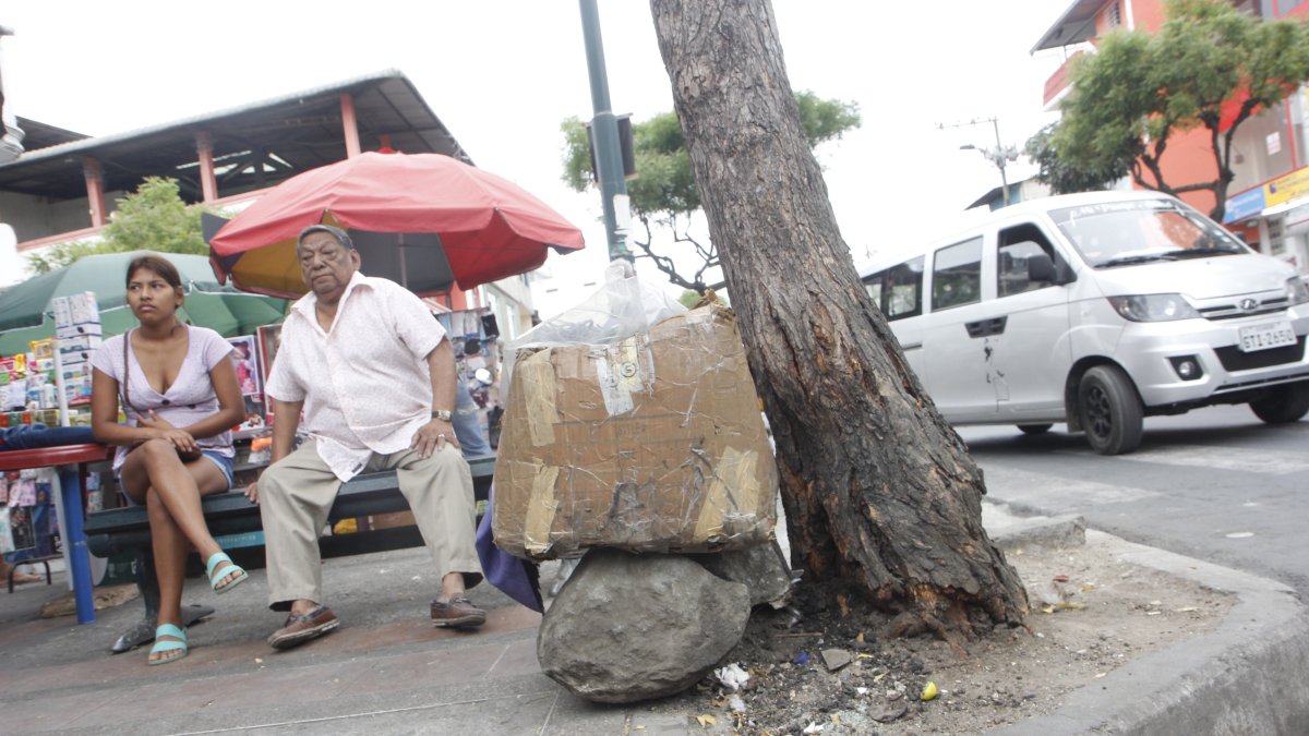 Hallazgo. Quienes habitan y trabajan en esta zona comercial de Pascuales se encuentran con recelo.