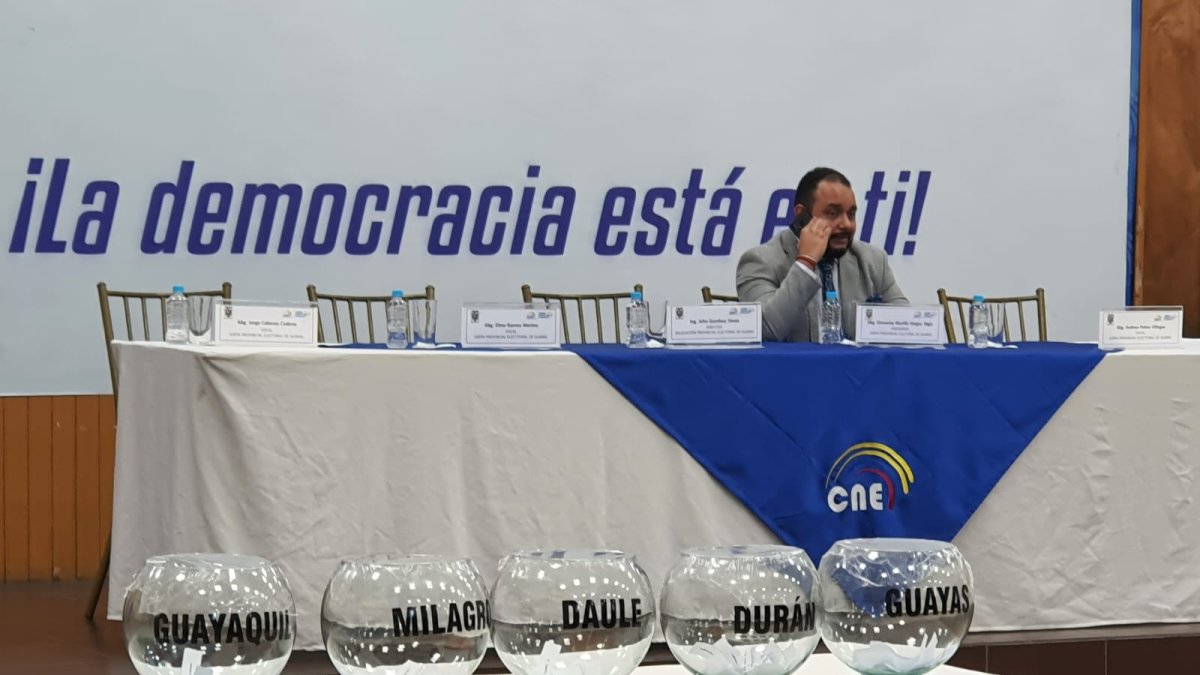 Escenario. En la delegación del Consejo Nacional Electoral se realizó el sorteo público de los grupos de candidatos que debatirán sus planes de trabajo.
