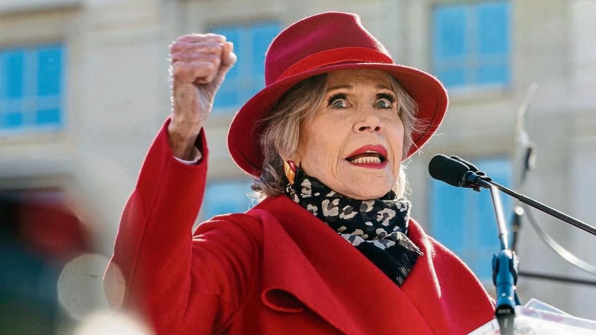 Jane Fonda reveló que su quinta sesión de quimioterapia fue dura y le llevó dos semanas recuperarse.