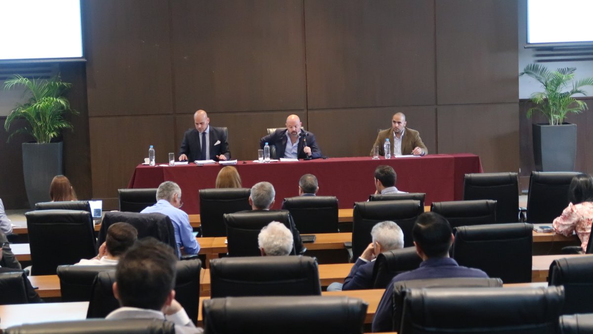 Los presidentes de los clubes ecuatorianos asistieron a Guayaquil y decidieron a favor de la norma de los foráneos.