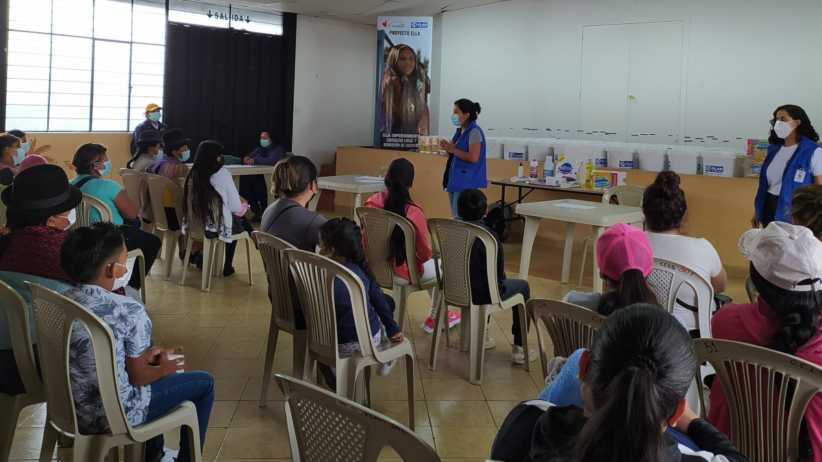 Salud. La ONG PLAN entregó kits de bioseguridad en Loja.